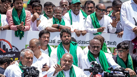 Deve Gowda and JDS workers protest over Bidadi township project 